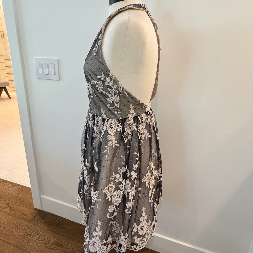 Alice + Olivia Amazing Lace Open Back Party Dress - Size 10 - Picture 7 of 13